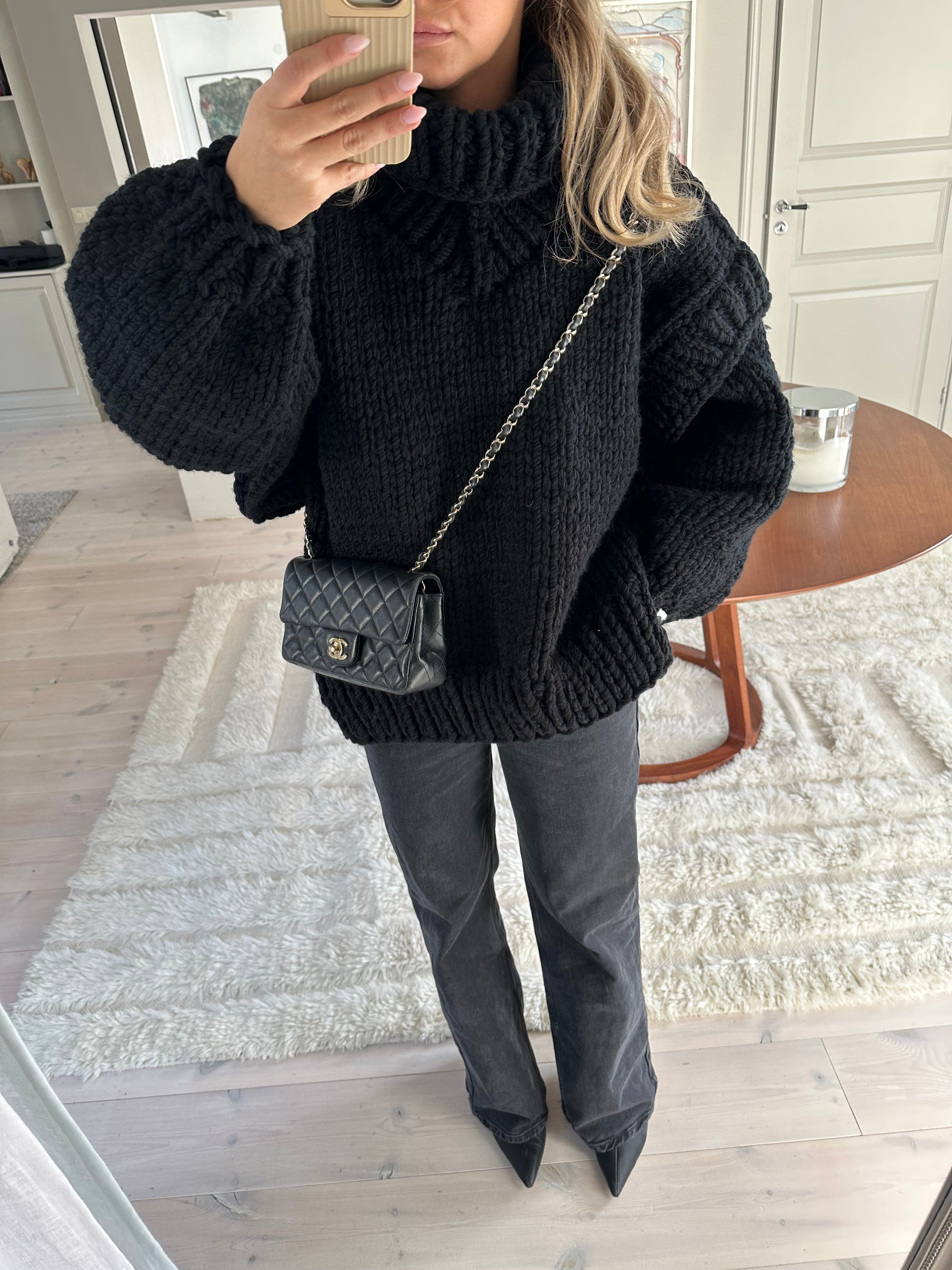 What to Wear With a Chunky Turtleneck Sweater: 5 Outfits That Always Work
